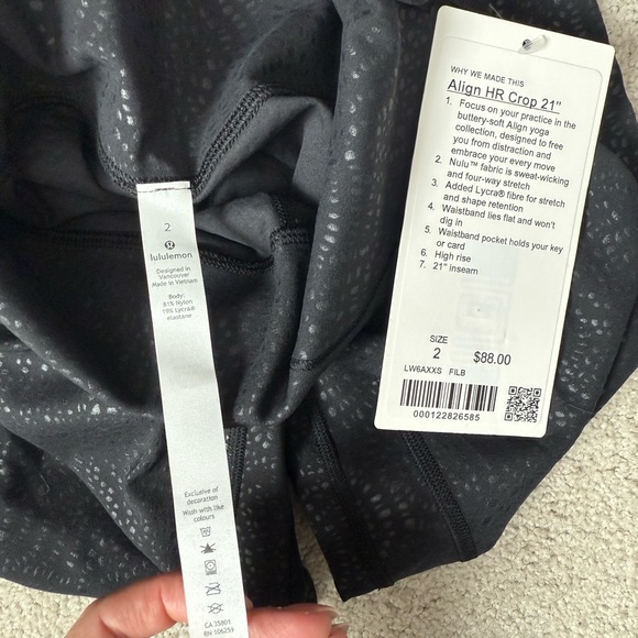 Lululemon Align HR crop 21” black emboss - Picture 5 of 6
